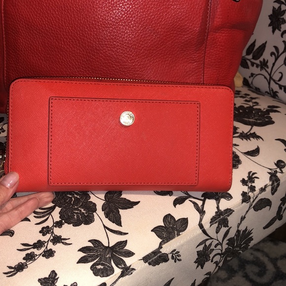Michael Kors tote and wallet - Picture 2 of 10